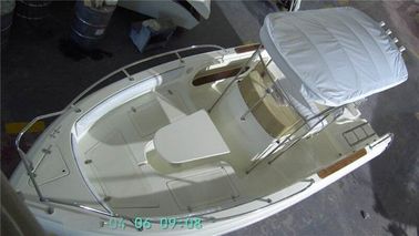 China Yates blancos de 20 y medio pies hechos a medida, veleros de carreras con grandes cojines de cama proveedor