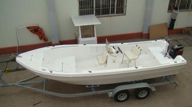China Barcos de pesca de fibra de vidrio de 6,8 m, blancos, tanque de combustible de 120 litros, portabarras de 3 barras con remolque proveedor