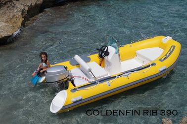 China Casco de fibra de vidrio de 13 pies Barco de costilla pequeña de color amarillo para divertirse en el mar proveedor