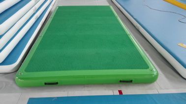 China Alfombra de aire inflables duraderos con un muelle flotante inflable personalizado para parque acuático proveedor
