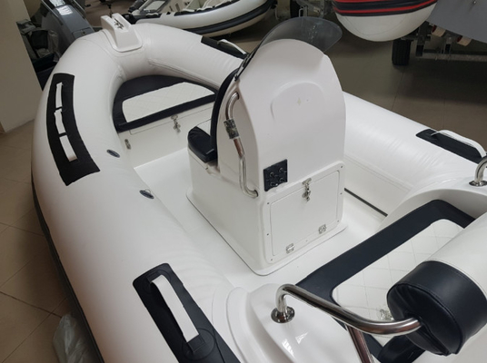 Barco hinchable de fondo duro de 2022 con cabina trasera y fibra de vidrio proveedor