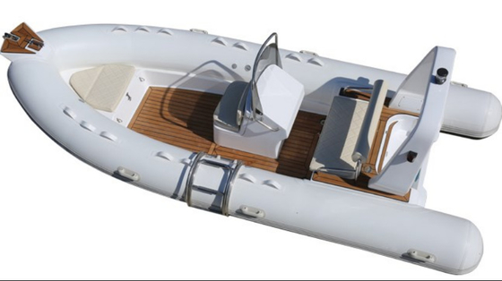 Barco con costillas rígidas de PVC de 5m 500 con mesa de comedor plegable proveedor