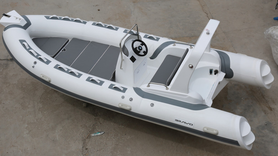 Barco inflable 2022 con motor de PVC de 17 pies o hipalón con terraza de sol gris claro RIB520C proveedor