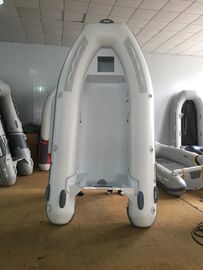 Barco de aluminio de tamaño pequeño de 350 cm resistente impermeable con casillero delantero proveedor