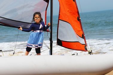 70KGS Barco de vela inflable Blanco Barcos de pontón portátiles con mástil de 5 m proveedor