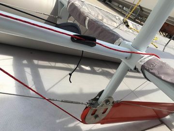 Dos velas barcos de pontón personalizados para disfrutar, 450 cm catamarán portátil velero proveedor