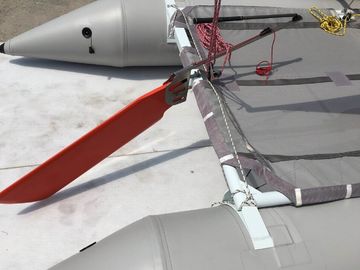 70KGS Barco de vela inflable Blanco Barcos de pontón portátiles con mástil de 5 m proveedor