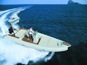 Barco inflables de suelo de teca de 7.3m diseño elegante con casco de fibra de vidrio proveedor