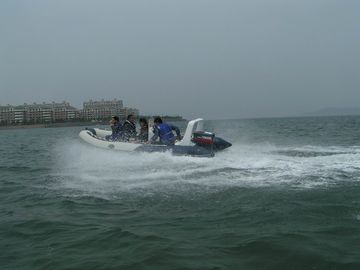 Barco inflables sólidos con diseño elegante Barcos de estilo Panga de 17 pies con dosel proveedor