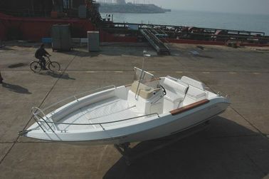 Yacht de placer simple y respetuoso con el medio ambiente Blanco 5.8 M Con consola central proveedor