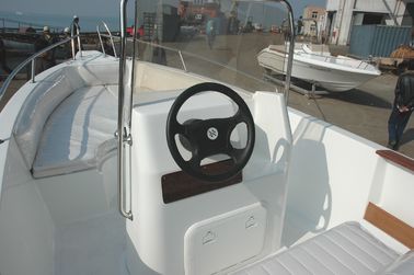 Yacht de placer simple y respetuoso con el medio ambiente Blanco 5.8 M Con consola central proveedor