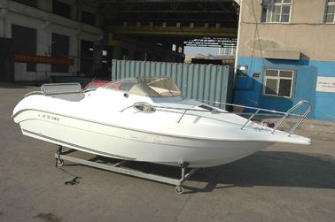 Yacht de placer de 20 pies de fibra de vidrio habitación de cabina grande con sofá / claraboya proveedor