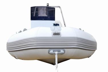 Barco de costura de aluminio de lujo confortable de 500 cm Barcos de pesca con consola central proveedor