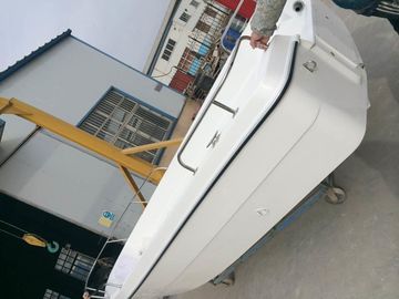Barcos pesqueros de aguas profundas se mueven sin problemas, 5 metros de largo 4 hombres Pontoon Boat para los campos de pesca proveedor