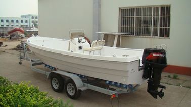 Barcos de pesca de fibra de vidrio de 6,8 m, blancos, tanque de combustible de 120 litros, portabarras de 3 barras con remolque proveedor