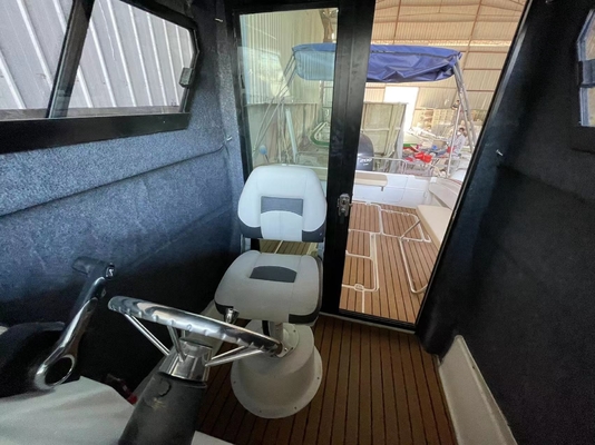 2023 Yate de pesca de fibra de vidrio de 7,6 m de largo con cabina en el mar para diversión acuática proveedor