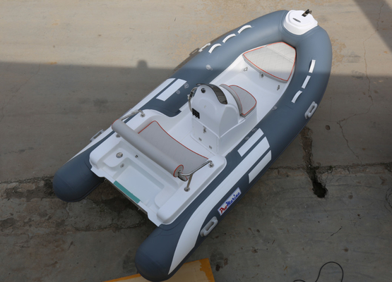 Barco de pequeño peso ligero de 65 kg de peso bruto Tipo de casco inflable para una fácil maniobra proveedor