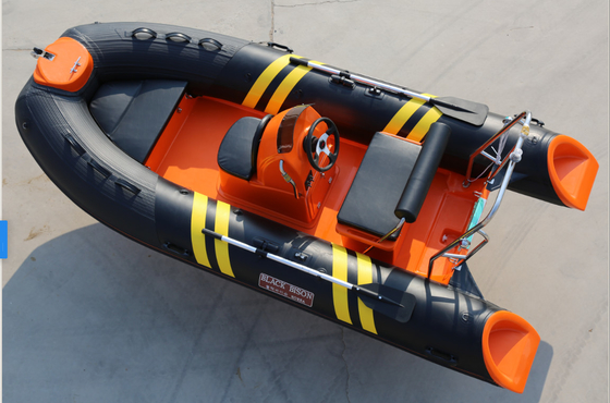 Barco de pequeño peso ligero de 65 kg de peso bruto Tipo de casco inflable para una fácil maniobra proveedor