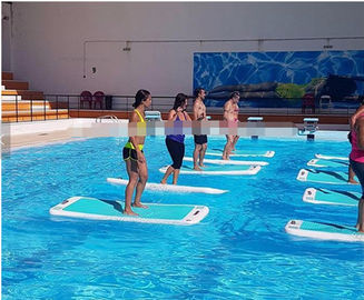 Alfombra de yoga de aire inflable de PVC en todos los colores utilizada en el agua o en el suelo proveedor